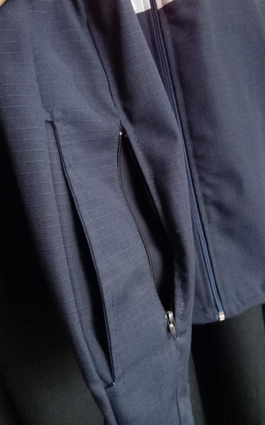 Colete Padrão Defesa Civil com Faixas Refletivas e Bolsos com Zíper | Colete Operacional Silksert — imagem 2