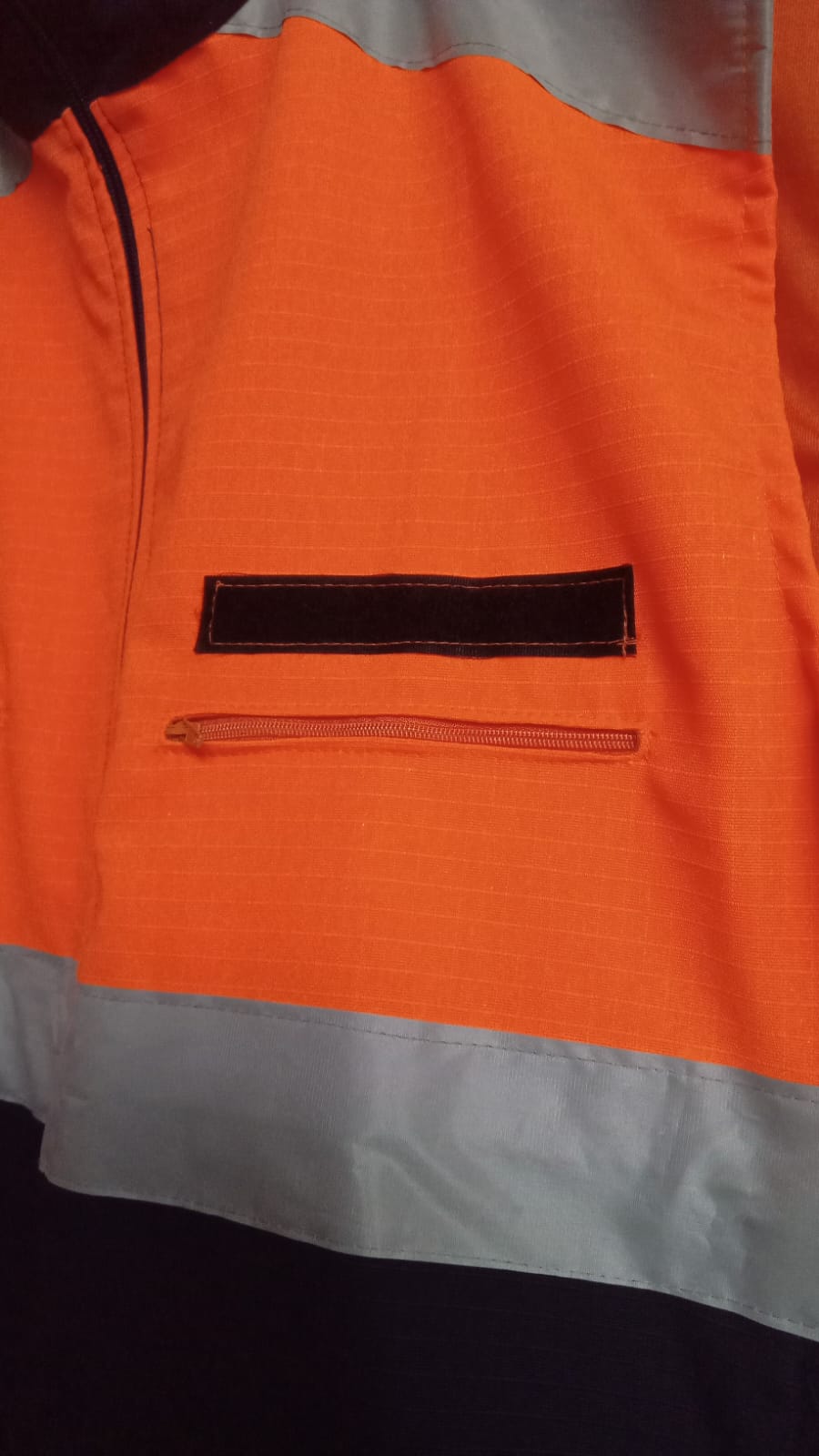 Colete Padrão Defesa Civil com Faixas Refletivas e Bolsos com Zíper | Colete Operacional Silksert — imagem 3